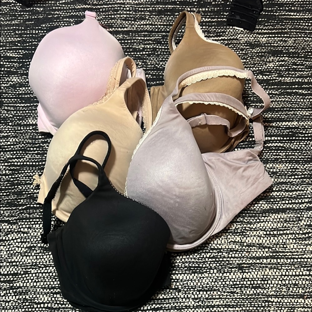 Victoria Secret body collection size 34DDD bra lot